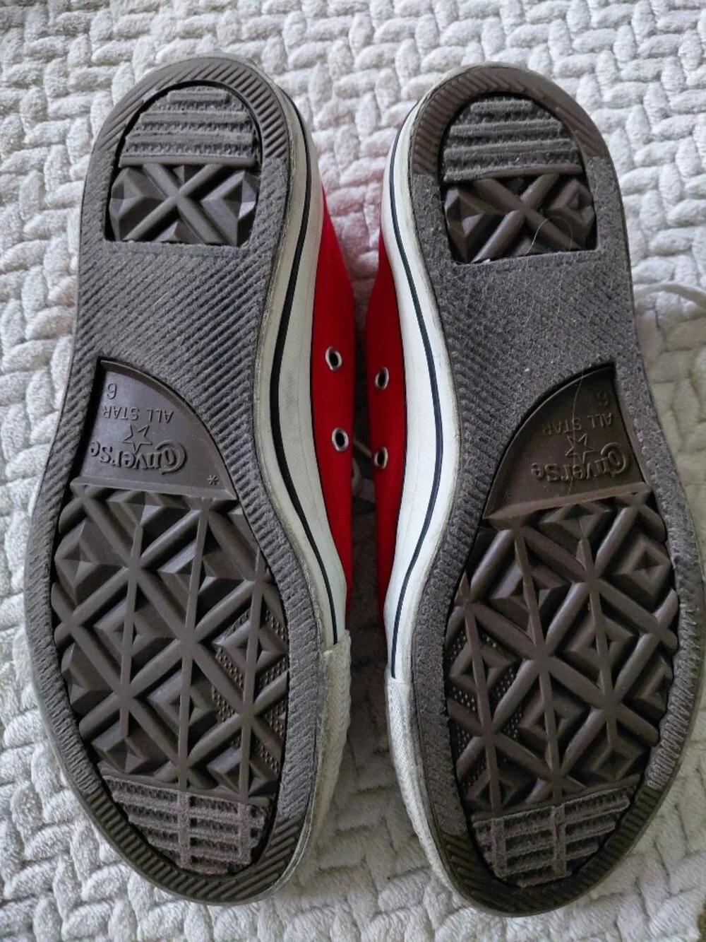 Red Low-Top Converse Women 8/Men 6